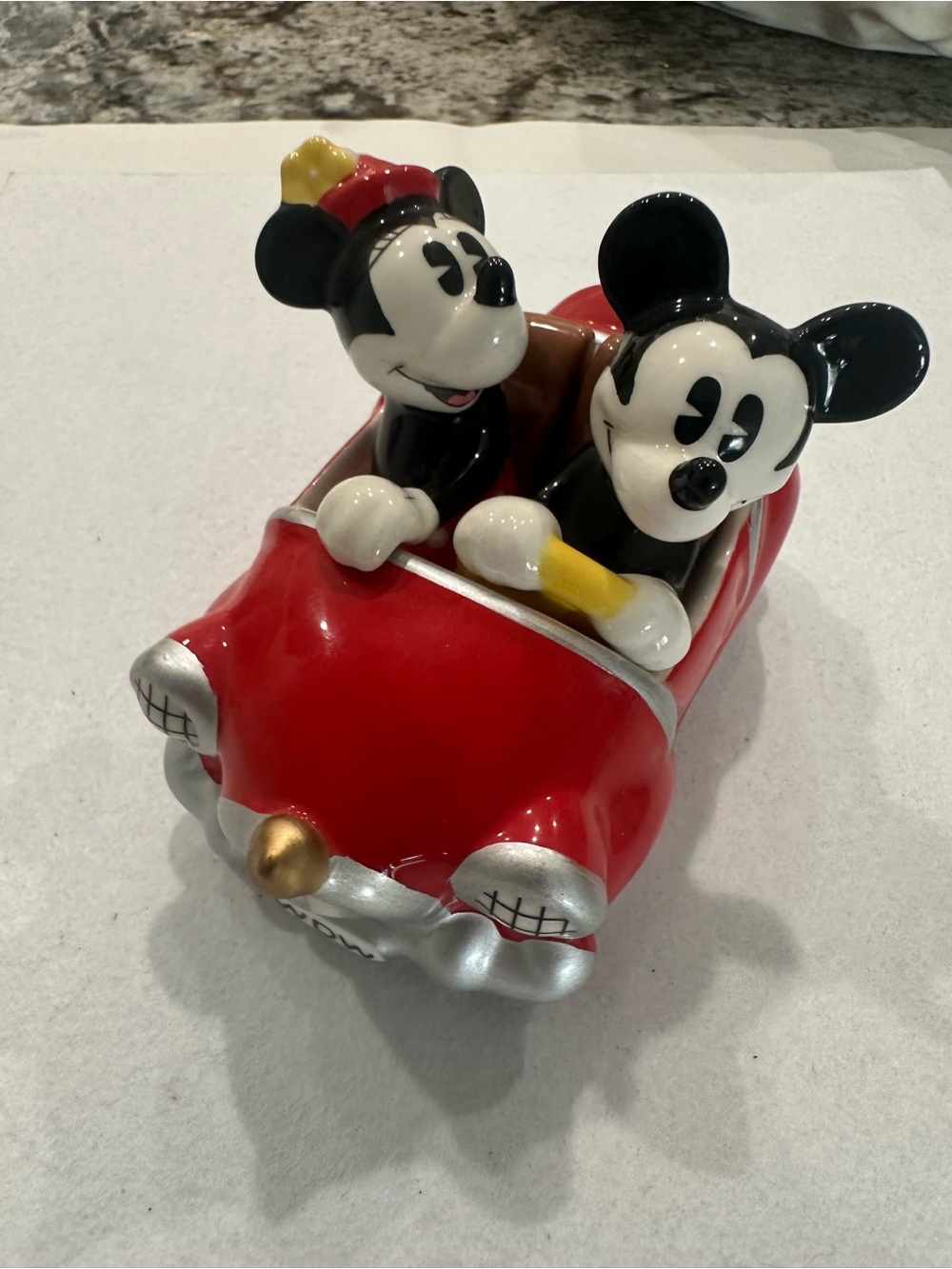 Disney Red Mickey & Minnie Ceramic Car Figurine salt and pepper shakers